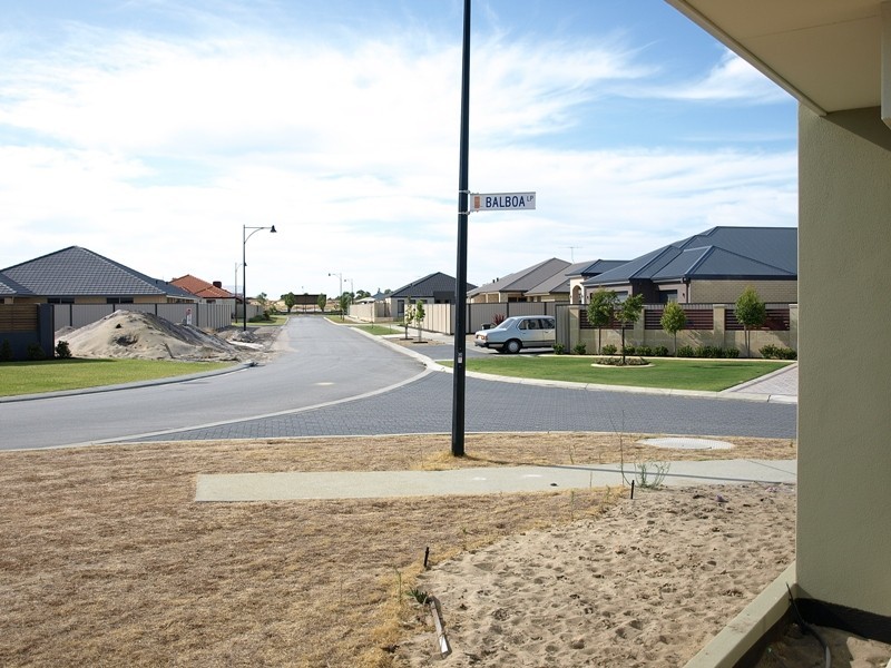 16 Giverny Gardens, Aubin Grove WA 6164