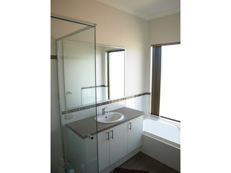 16 Giverny Gardens, Aubin Grove WA 6164