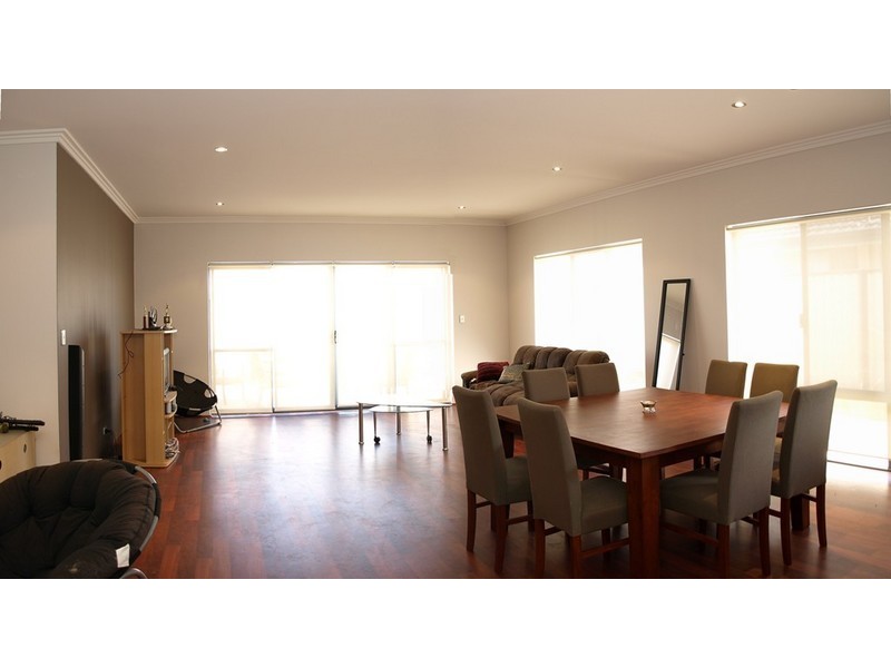 16 Giverny Gardens, Aubin Grove WA 6164