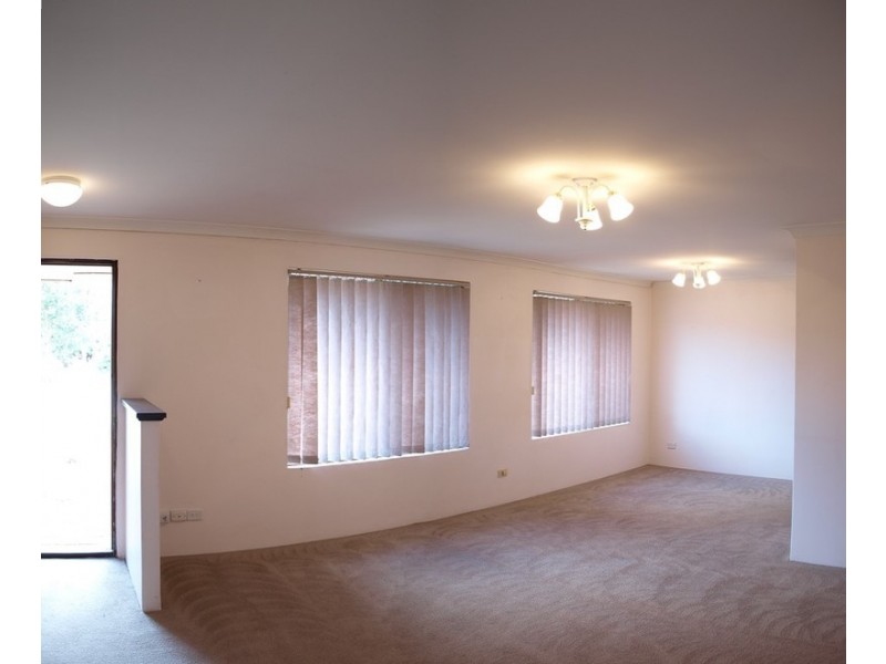 4 Lombe Gdns, Atwell WA 6164