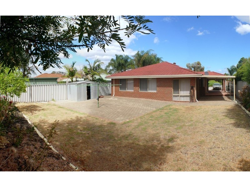 4 Lombe Gdns, Atwell WA 6164