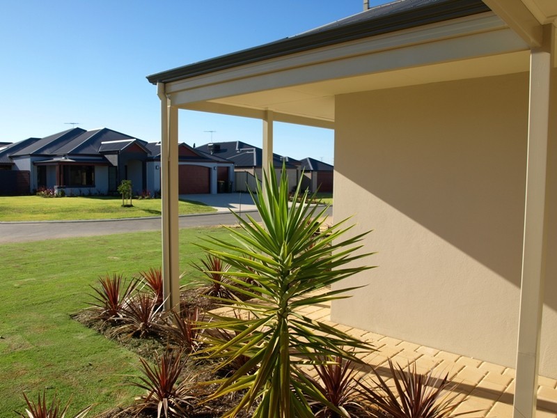 11 Moonah Way, Hammond Park WA 6164