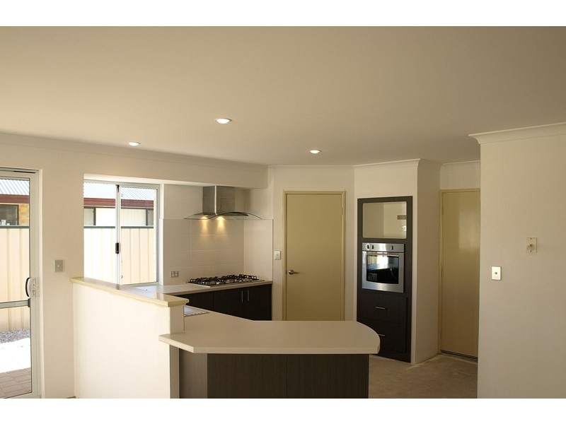 11 Moonah Way, Hammond Park WA 6164