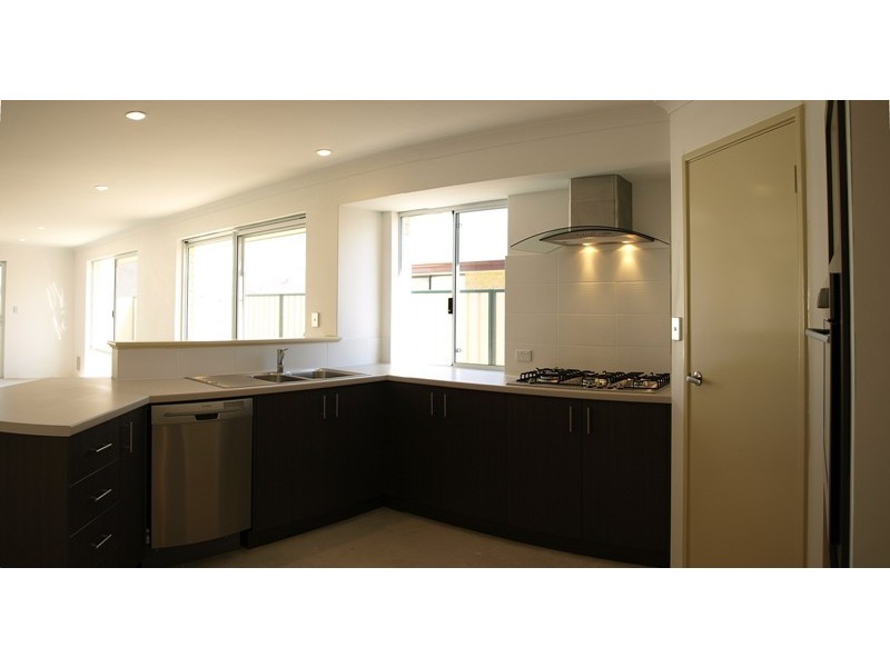 11 Moonah Way, Hammond Park WA 6164