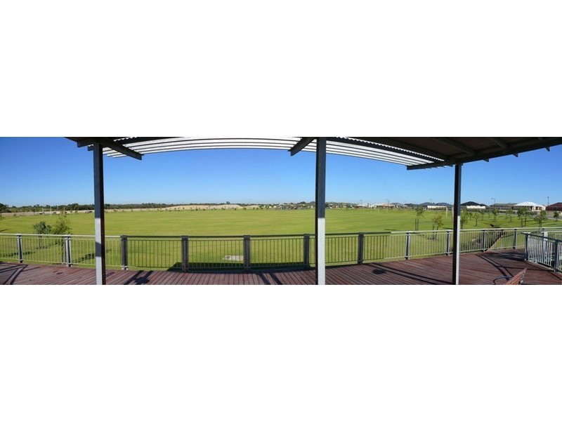 11 Moonah Way, Hammond Park WA 6164