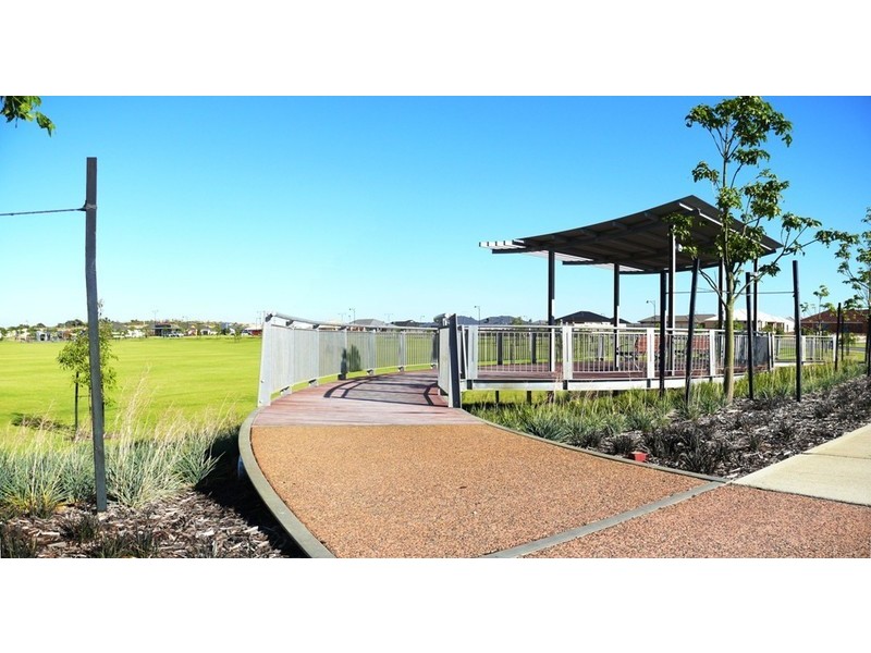 11 Moonah Way, Hammond Park WA 6164