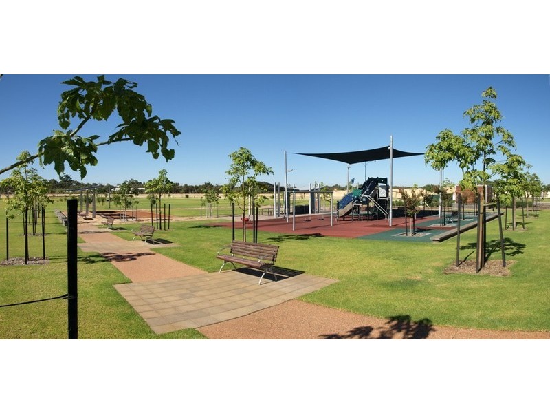 11 Moonah Way, Hammond Park WA 6164