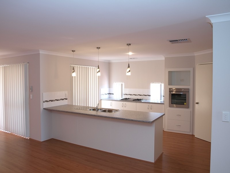 29 St Joseph Fairway, Success WA 6164