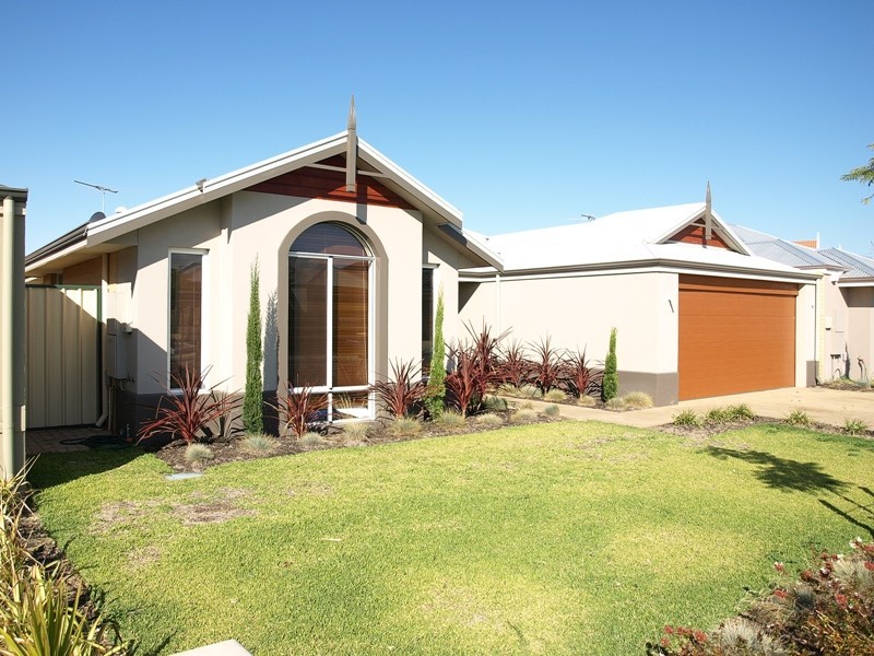 13 Sheringham Bend, Success WA 6164