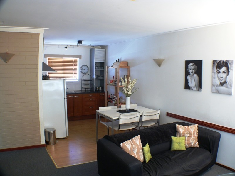 15/79  South Terrace, Como WA 6152