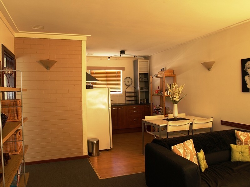 15/79  South Terrace, Como WA 6152