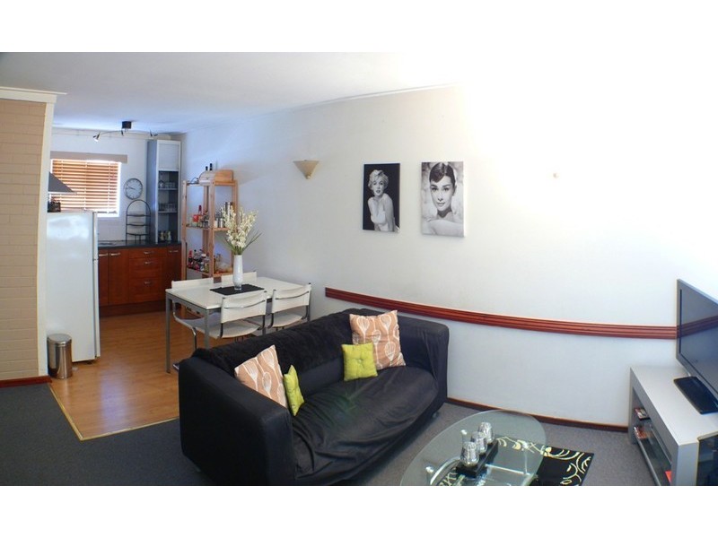 15/79  South Terrace, Como WA 6152