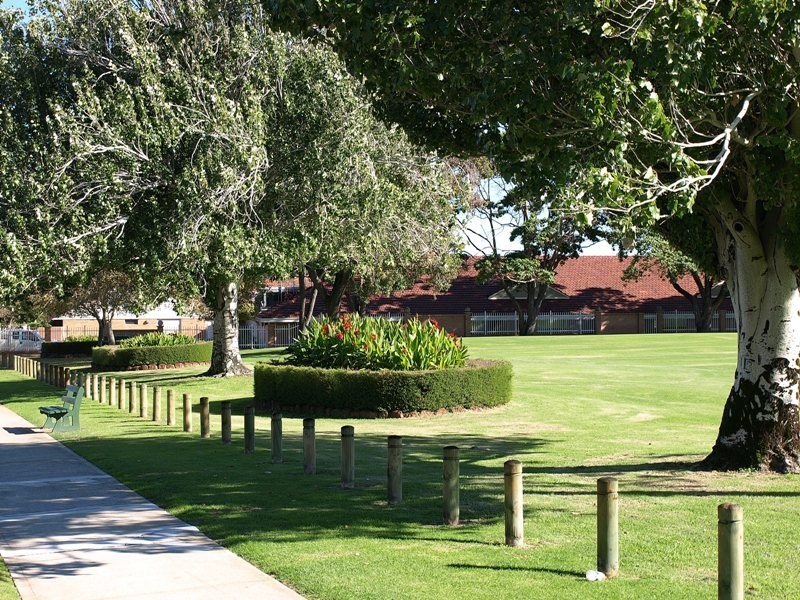 15/79  South Terrace, Como WA 6152