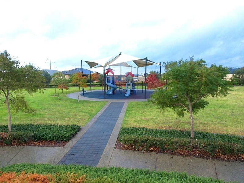 10 Burdekin Vista, Hammond Park WA 6164