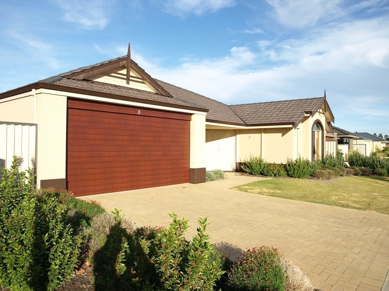 8 Kinloch Pass, Aubin Grove WA 6164