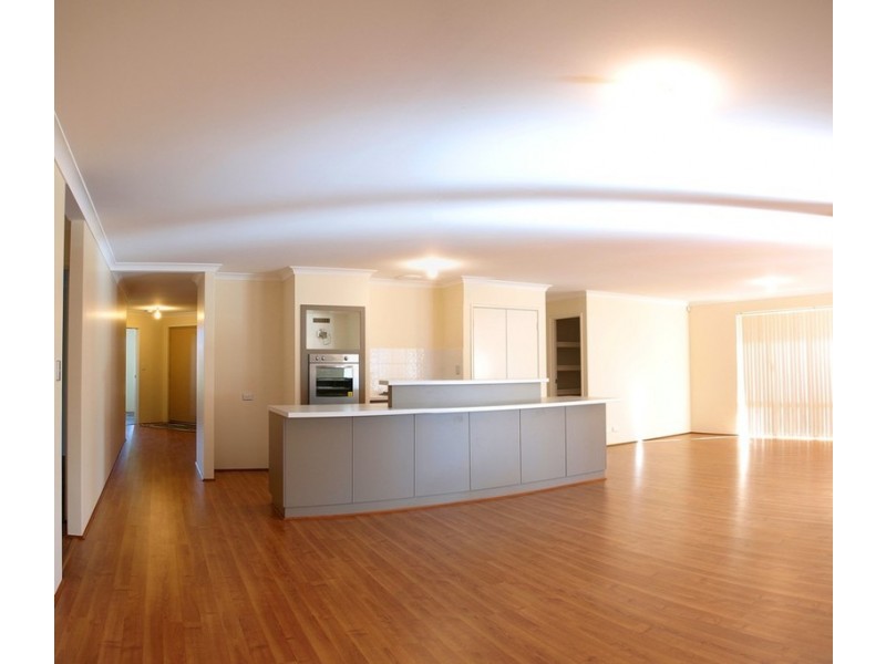 8 Kinloch Pass, Aubin Grove WA 6164