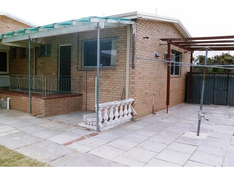 8 Redmond Road, Hamilton Hill WA 6163