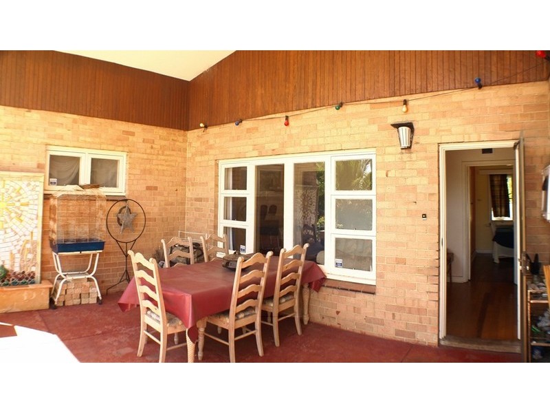 8 Redmond Road, Hamilton Hill WA 6163