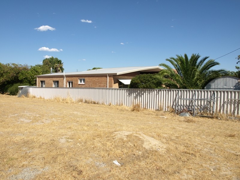 8 Redmond Road, Hamilton Hill WA 6163