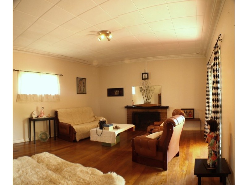 8 Redmond Road, Hamilton Hill WA 6163