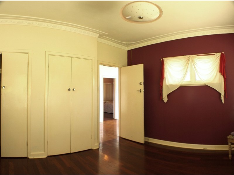 8 Redmond Road, Hamilton Hill WA 6163