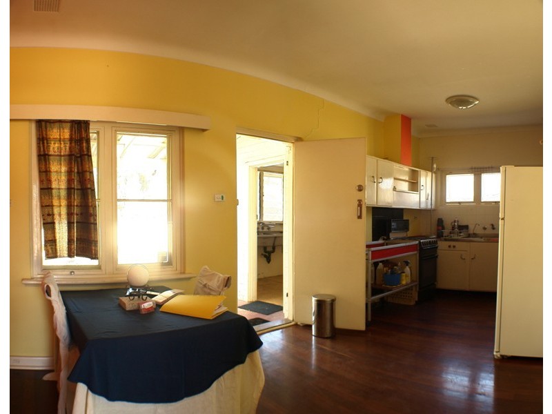 8 Redmond Road, Hamilton Hill WA 6163