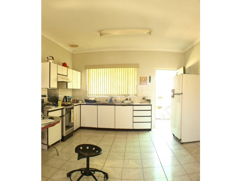 8 Redmond Road, Hamilton Hill WA 6163