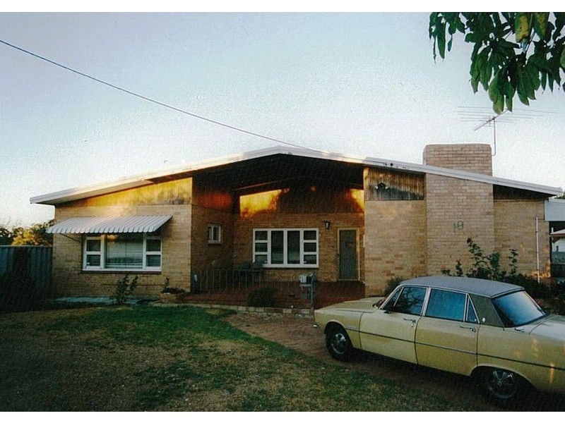 8 Redmond Road, Hamilton Hill WA 6163