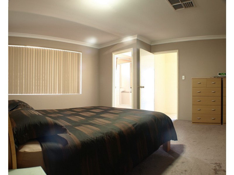 37 St Joseph Fairway, Success WA 6164