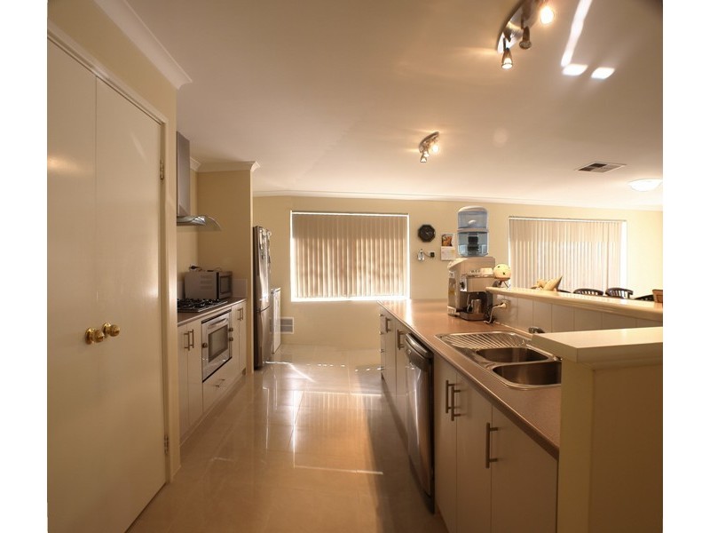 37 St Joseph Fairway, Success WA 6164