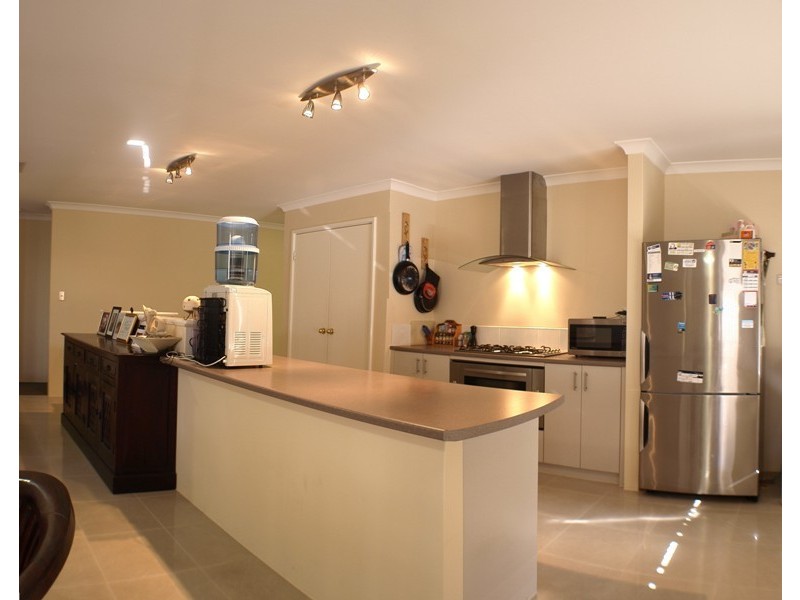 37 St Joseph Fairway, Success WA 6164