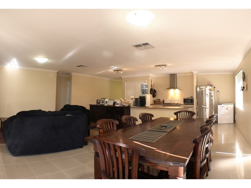 37 St Joseph Fairway, Success WA 6164