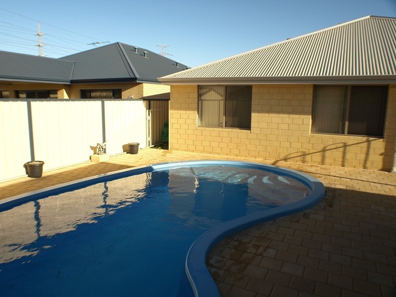 37 St Joseph Fairway, Success WA 6164
