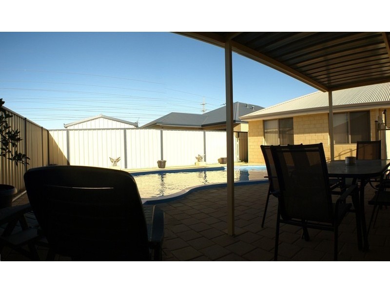 37 St Joseph Fairway, Success WA 6164