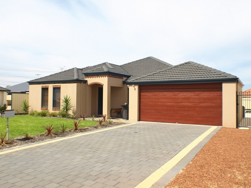 8 Plymouth Cnr, Success WA 6164