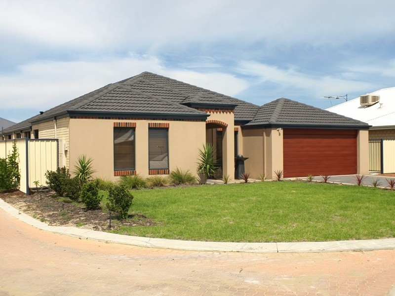 8 Plymouth Cnr, Success WA 6164