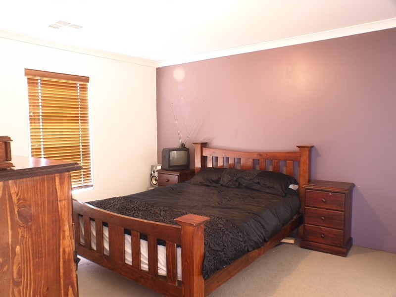 8 Plymouth Cnr, Success WA 6164