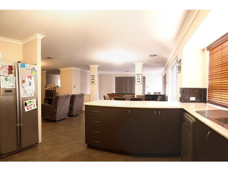 8 Plymouth Cnr, Success WA 6164