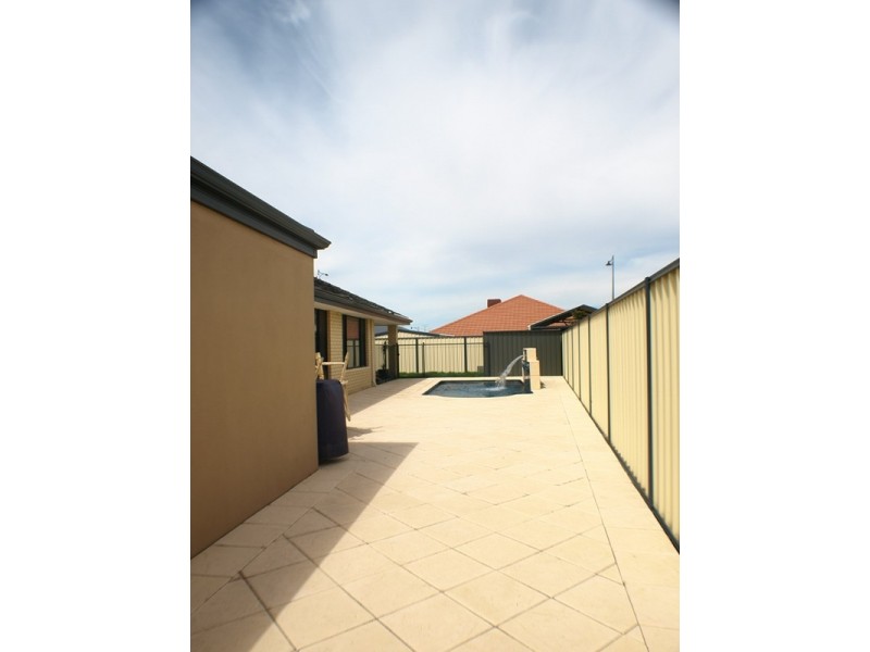 8 Plymouth Cnr, Success WA 6164