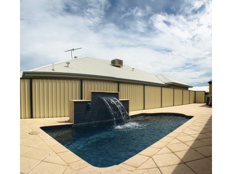 8 Plymouth Cnr, Success WA 6164