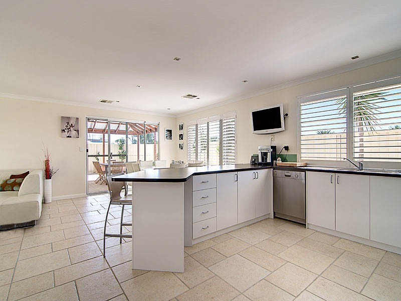 6 Frankenia Turn, Success WA 6164