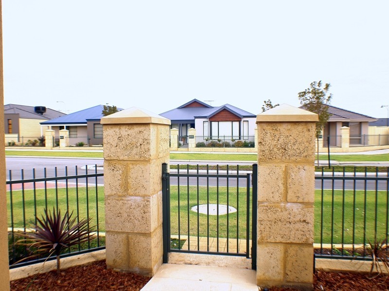 6 Frankenia Turn, Success WA 6164