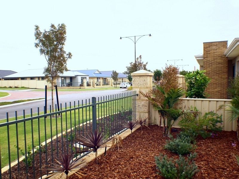 6 Frankenia Turn, Success WA 6164