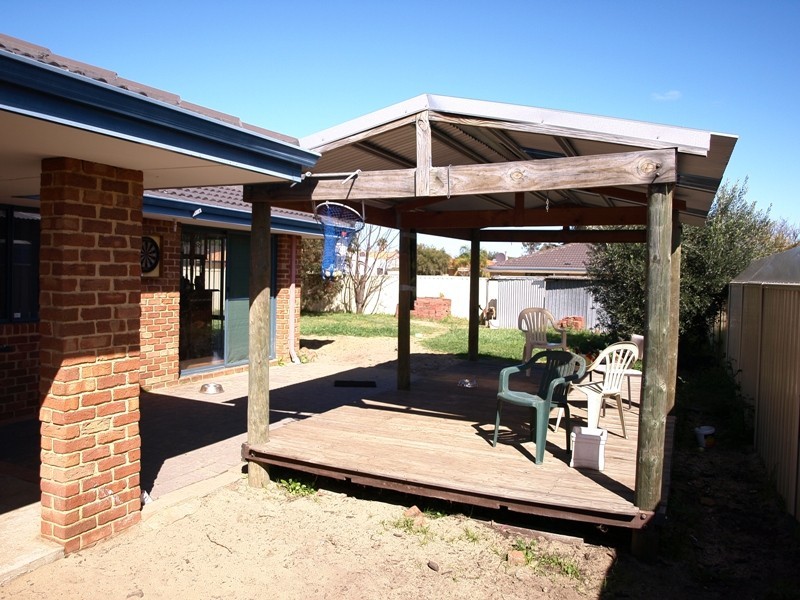 4 Hazlewood Road, Maddington WA 6109