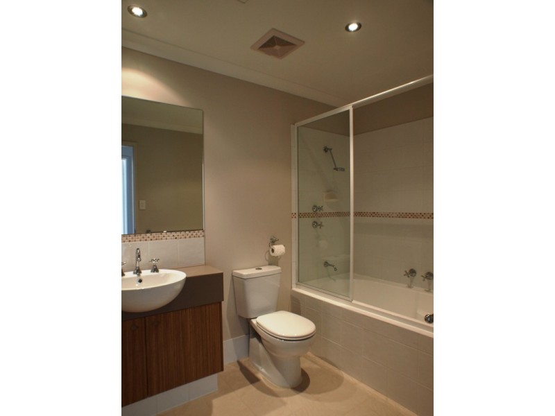 2/11 Pearson Dr, Success WA 6164