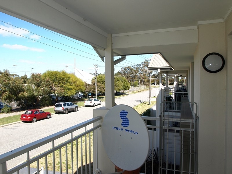 18/27 Burton Street, Bentley WA 6102