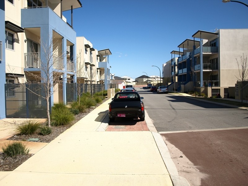 8/6 Ibera Way, Success WA 6164