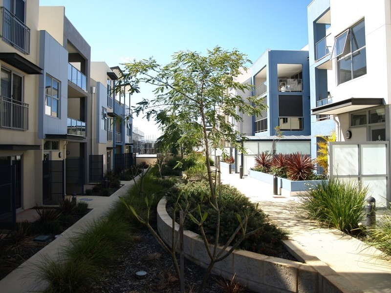 8/6 Ibera Way, Success WA 6164