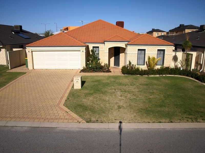 28 Longshaw Circuit, Canning Vale WA 6155