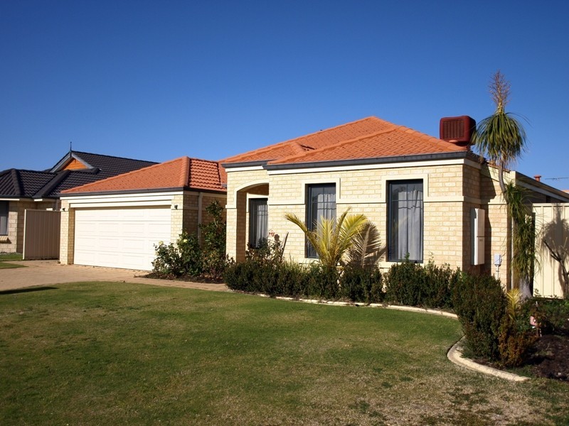 28 Longshaw Circuit, Canning Vale WA 6155